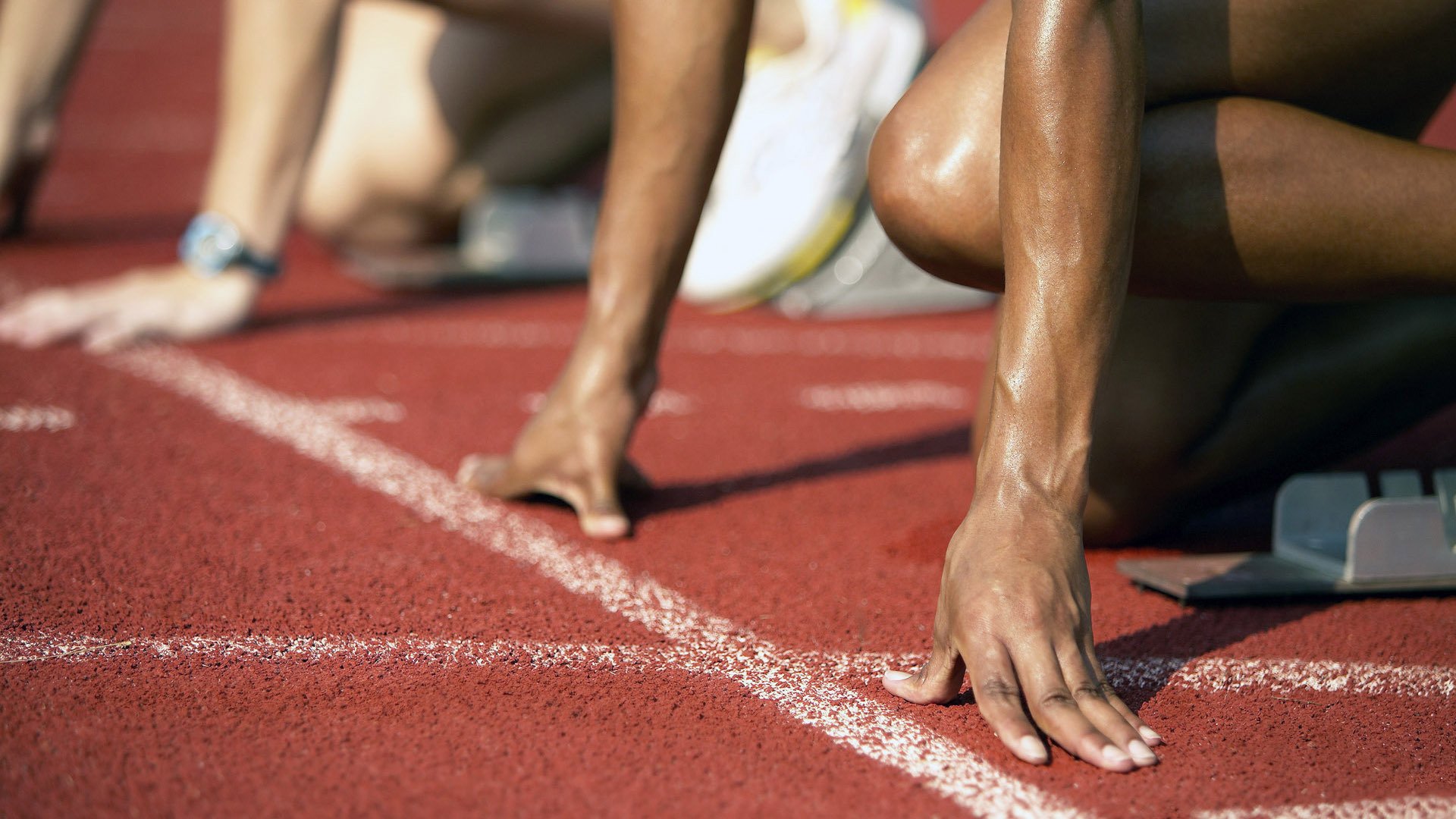 库里陪伴母亲出席体育公益颁奖典礼，库里2母亲节